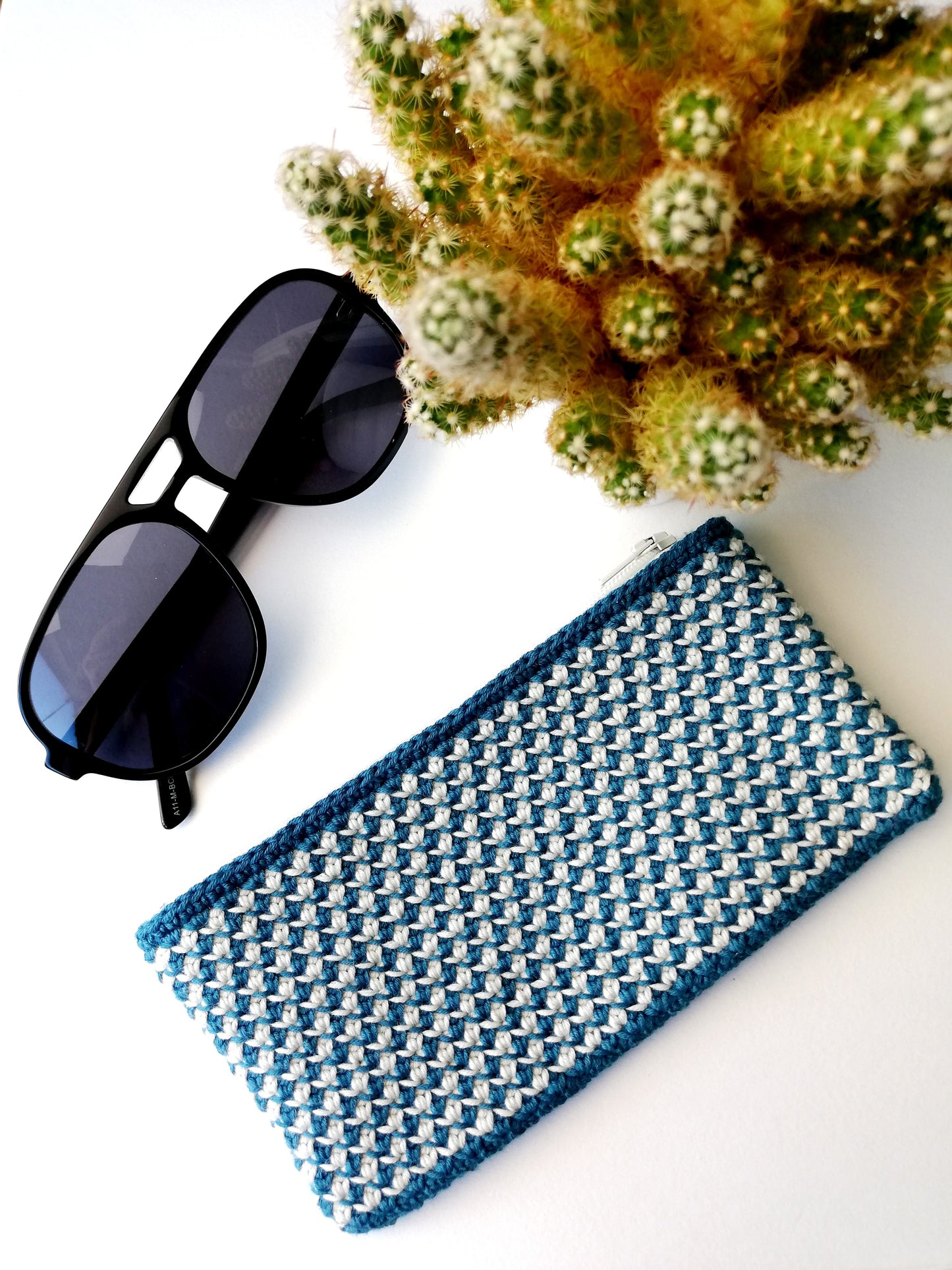 Crochet zipper pouch for sunglasses Caroline