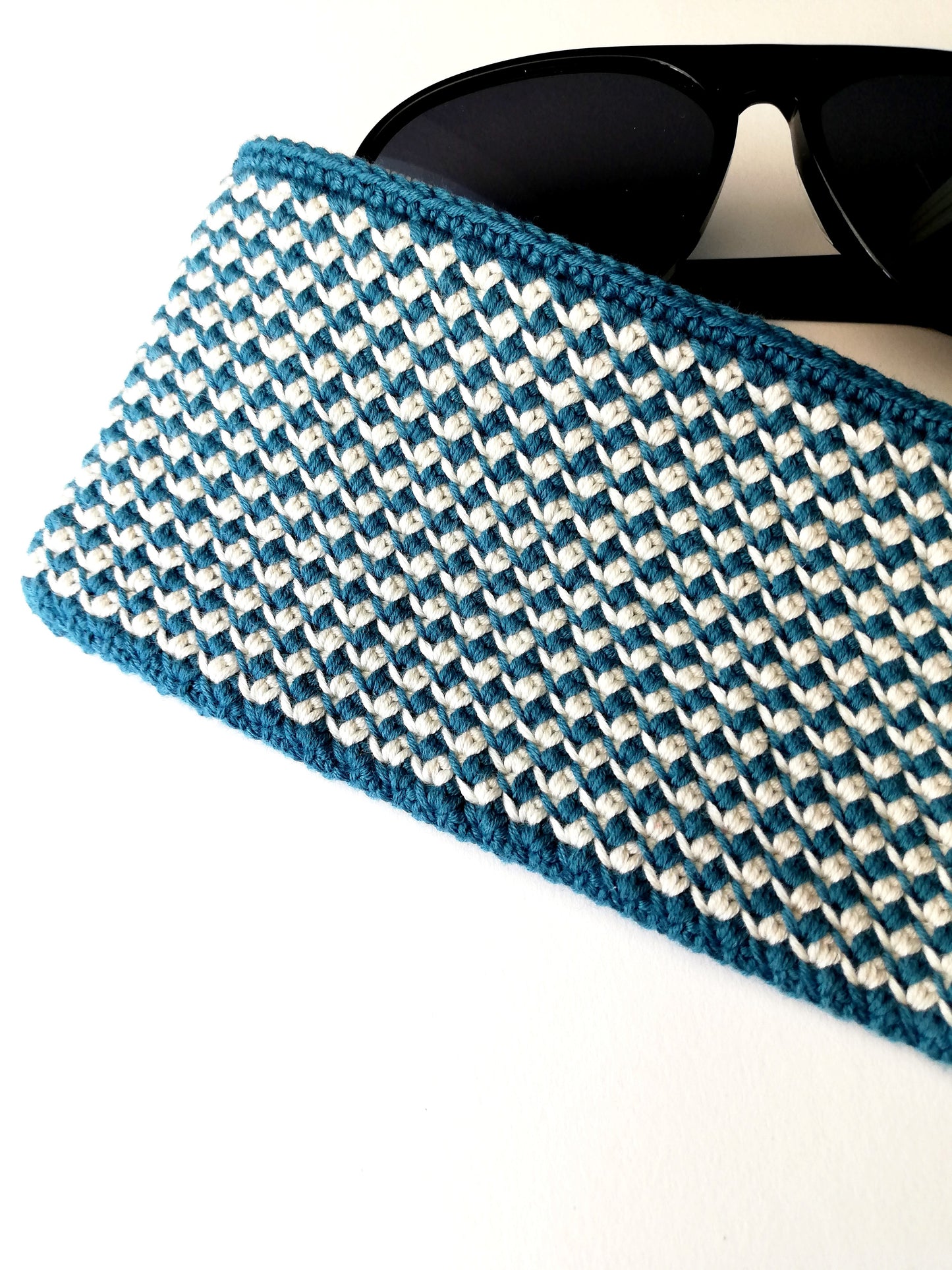 Crochet zipper pouch for sunglasses Caroline