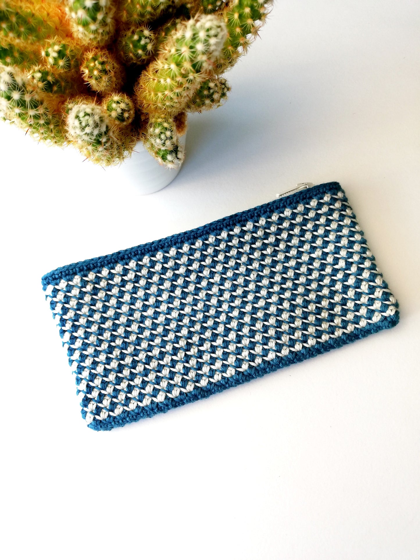Crochet zipper pouch for sunglasses Caroline