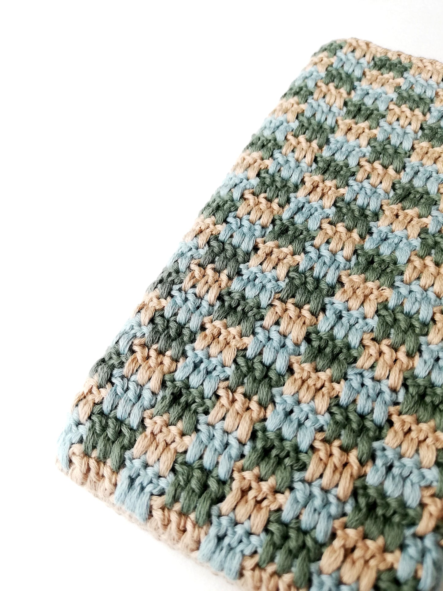 Interlocking blocks crochet phone case