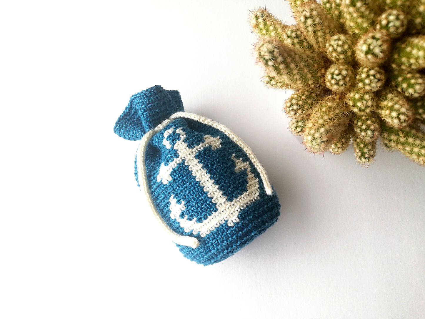 Tapestry crochet bag with an anchor