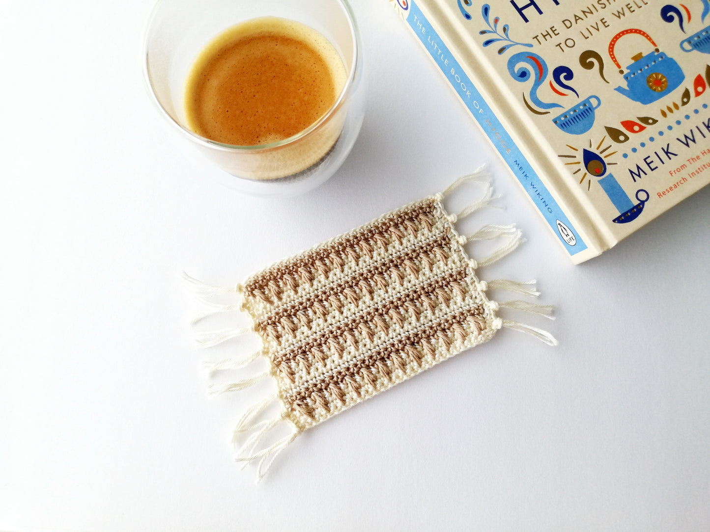 Alfombra reversible para taza en crochet