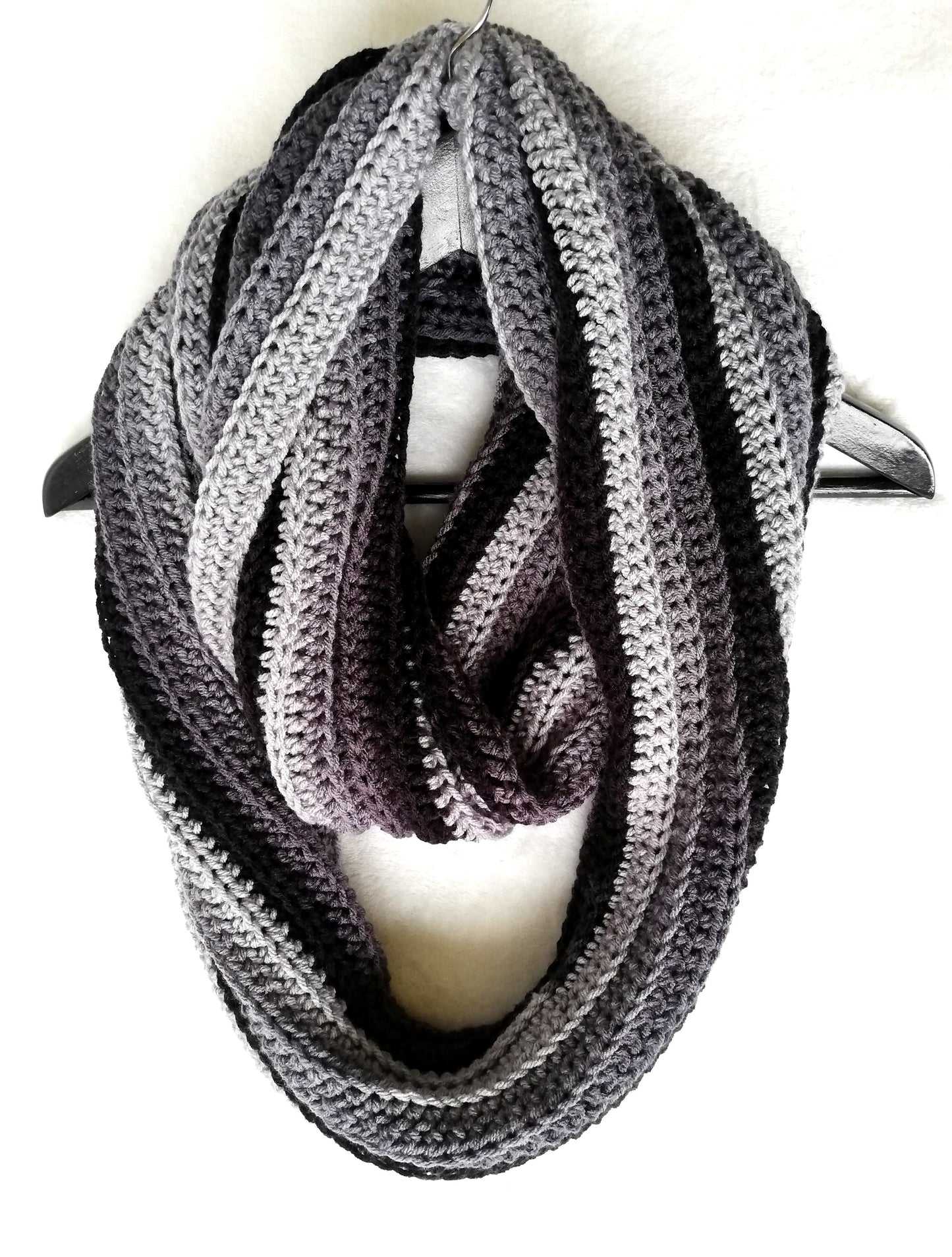 Crochet pattern: chunky infinity scarf
