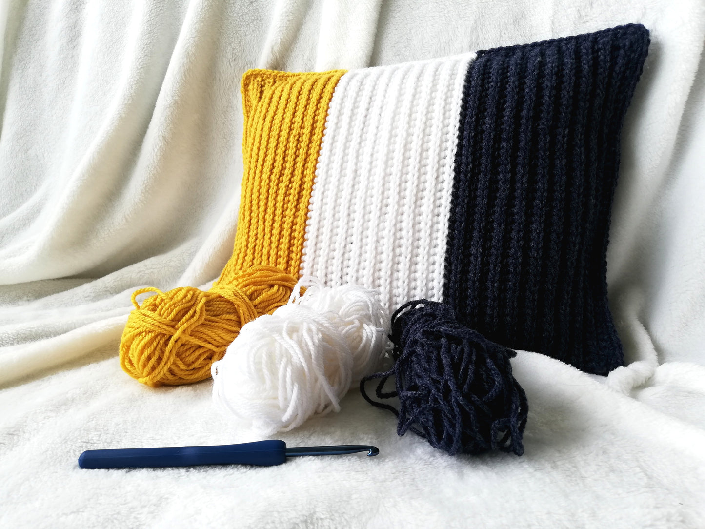 Easy three color pillow