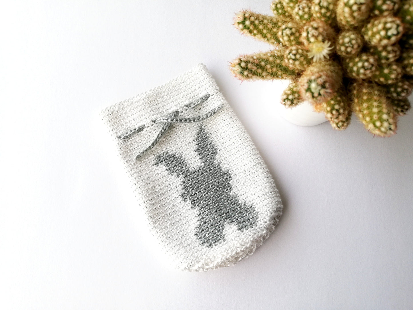 Saquito en crochet tapestry Conejito