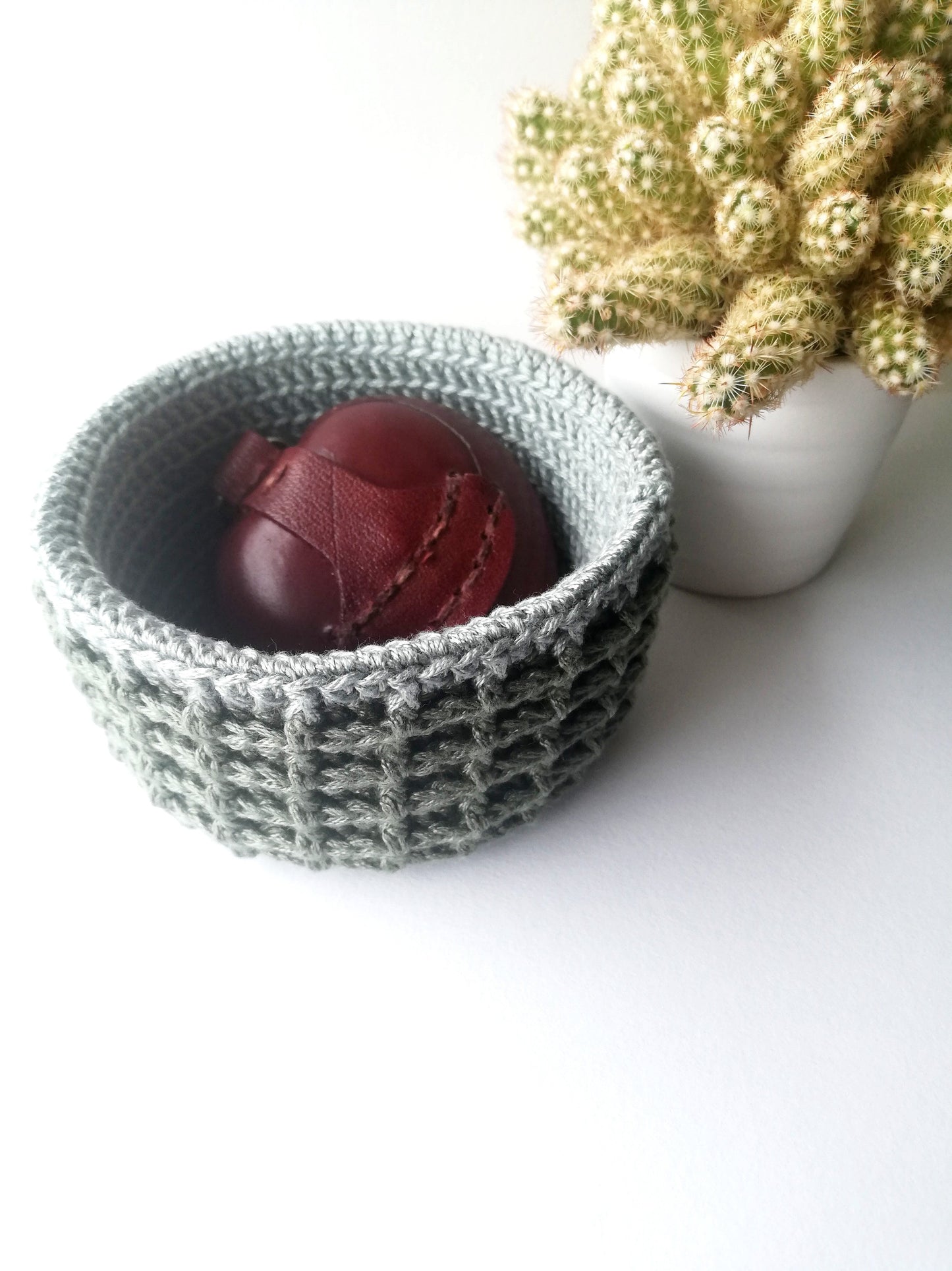 Canasta en crochet en punto waffle