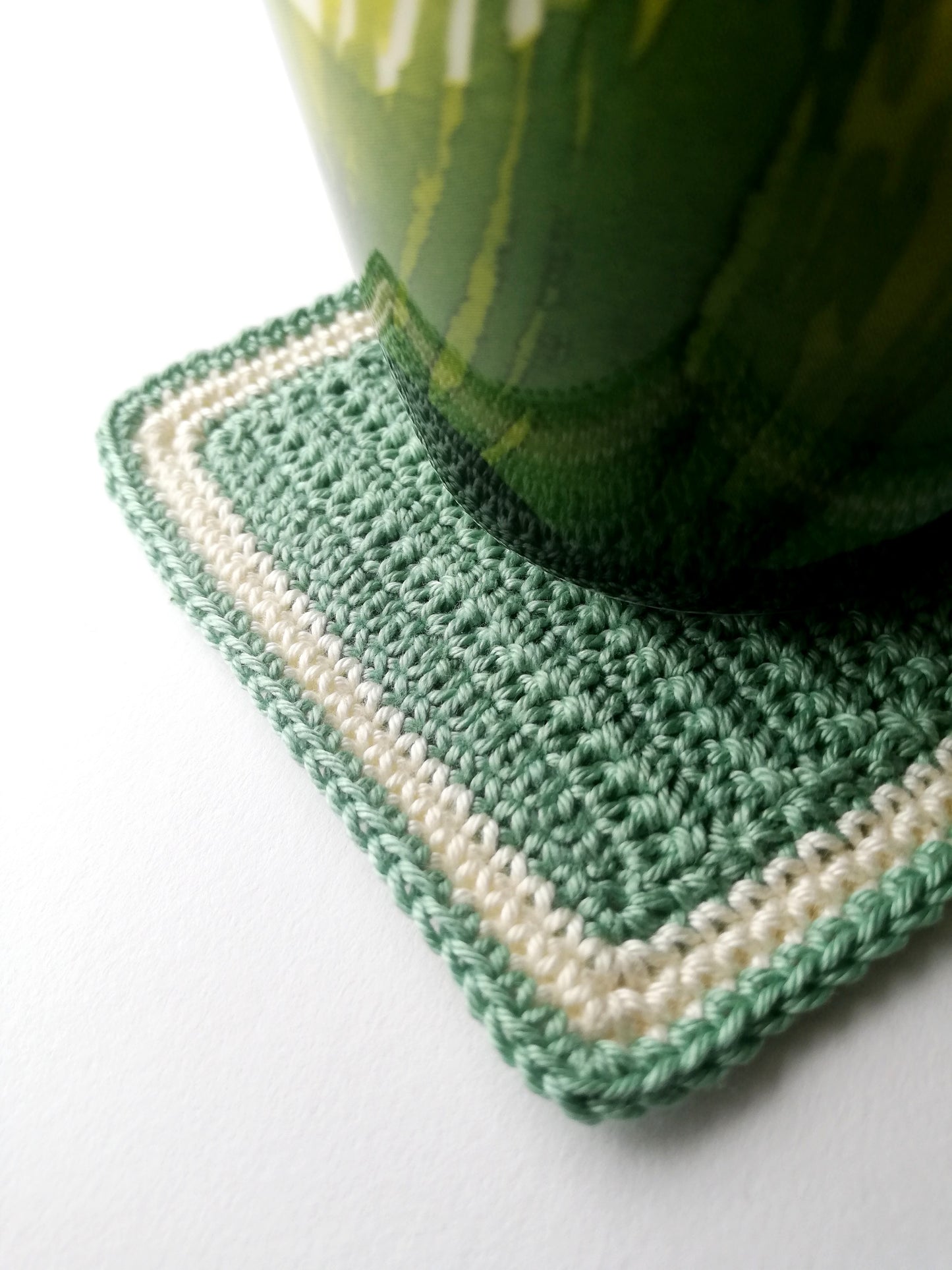 Extended single crochet coaster