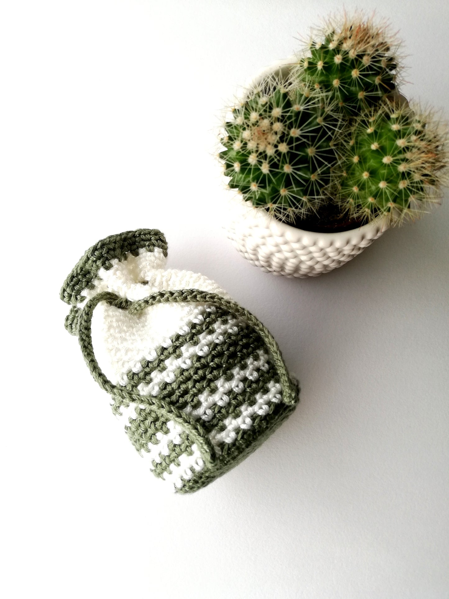 Moss stitch crochet drawstring bag