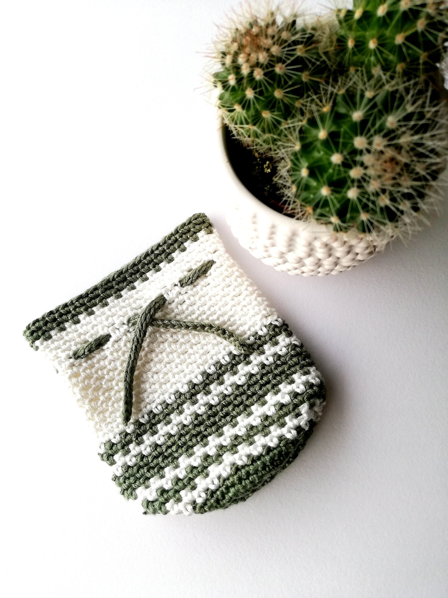 Moss stitch crochet drawstring bag