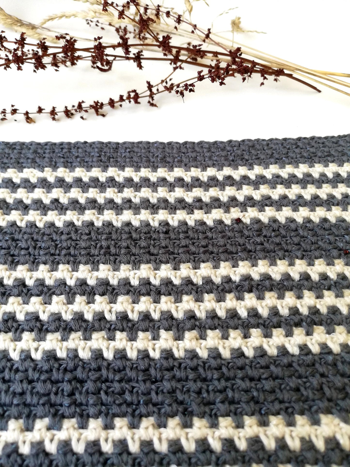 Moss stitch table mat