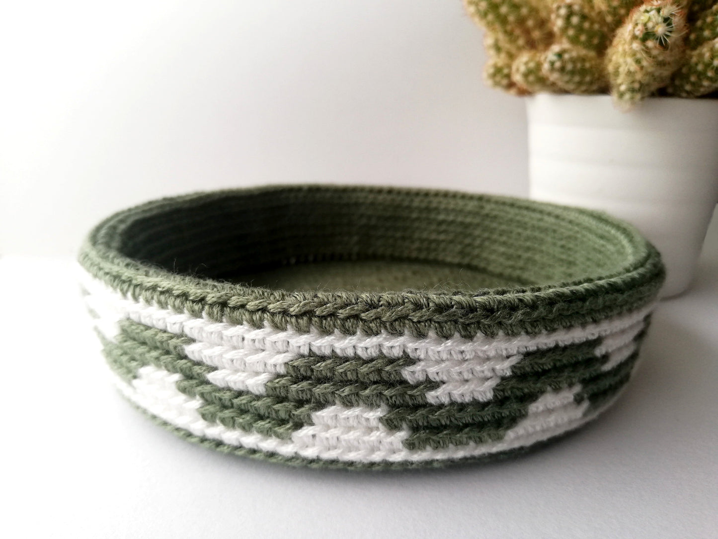 Canasta en crochet tapestry Ola