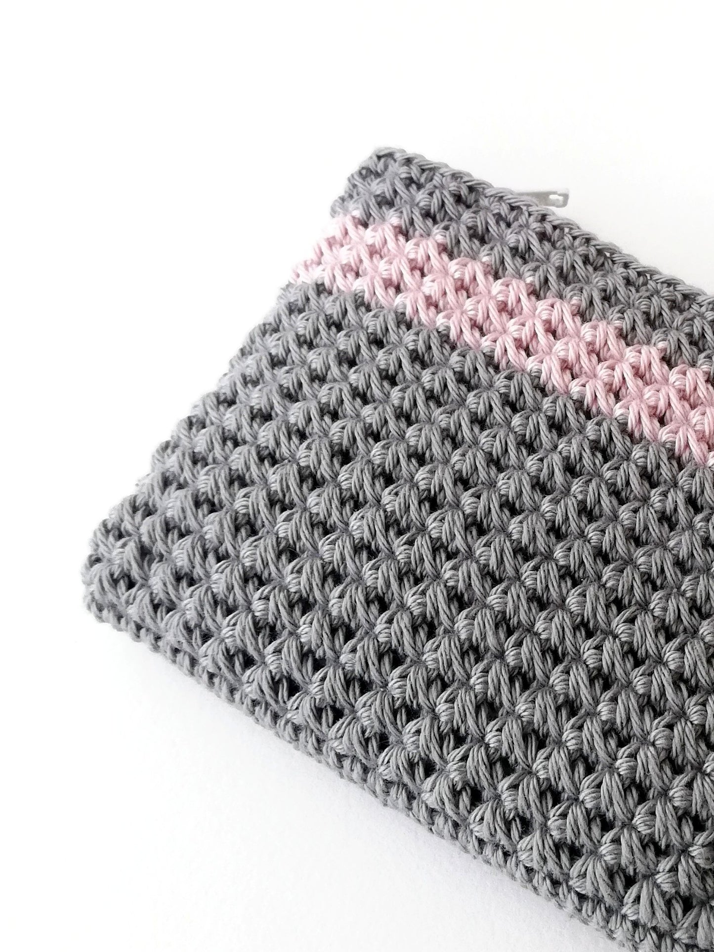 Trinity stitch zipper pouch Artemis