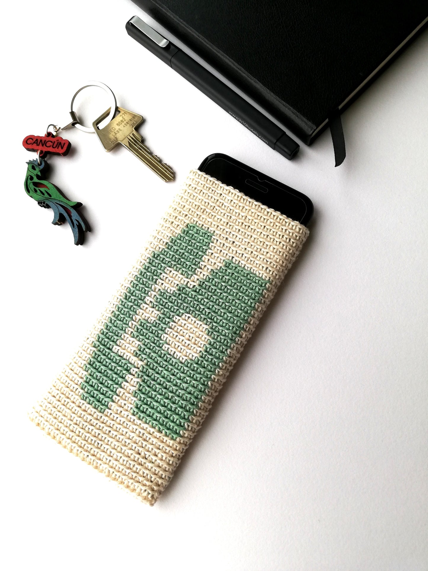 Vintage crochet phone case