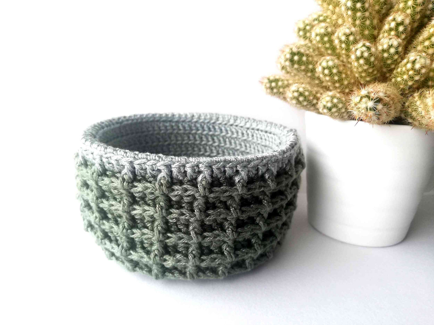 Canasta en crochet en punto waffle