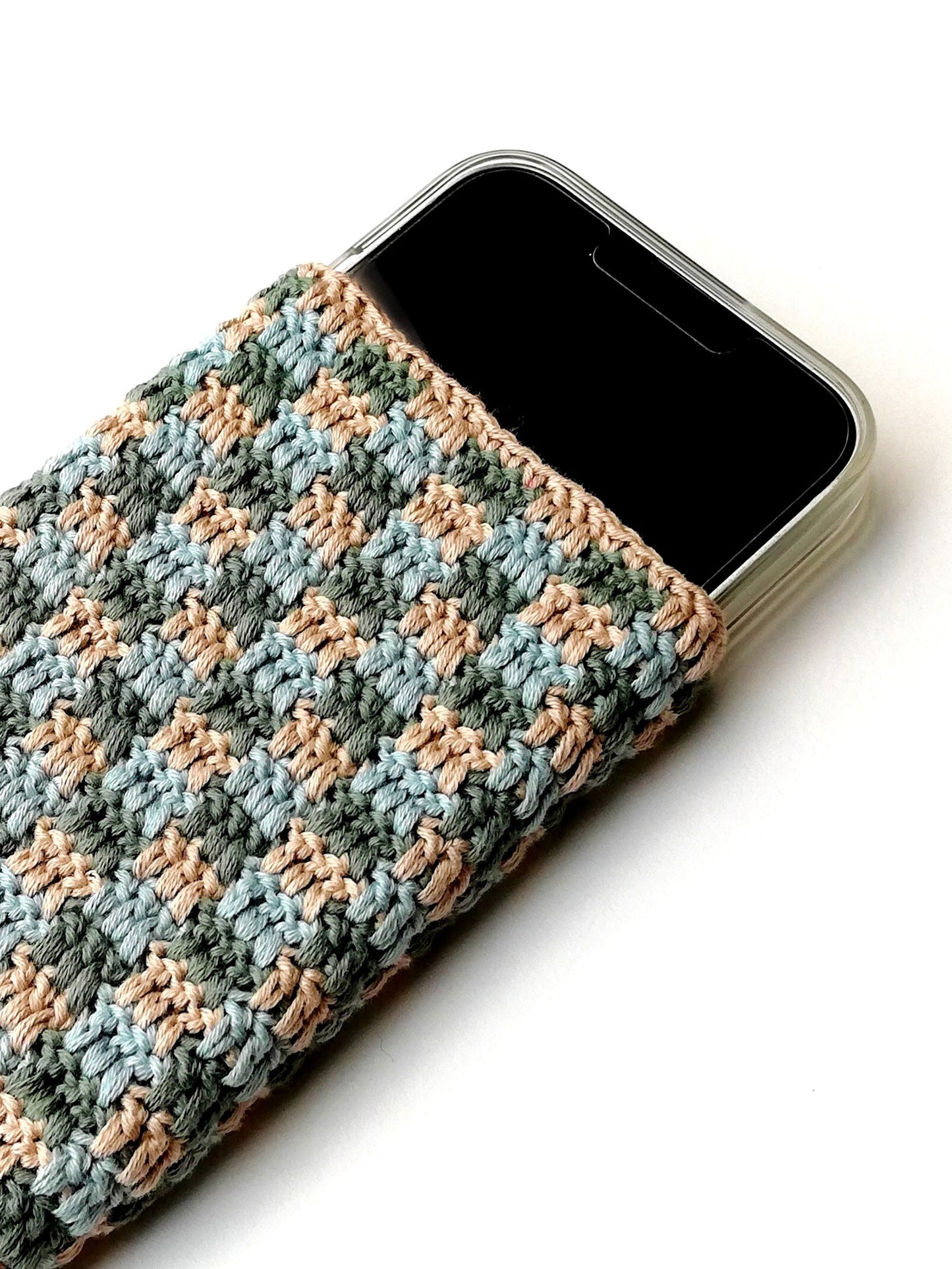 Interlocking blocks crochet phone case
