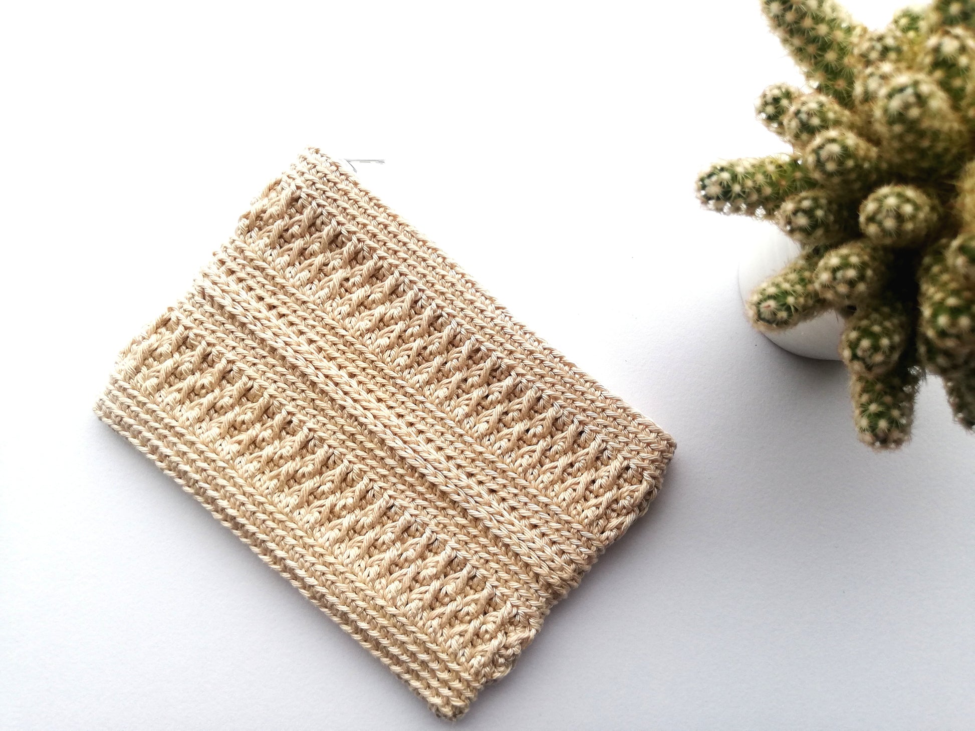 Crochet pattern: alpine stitch pouch