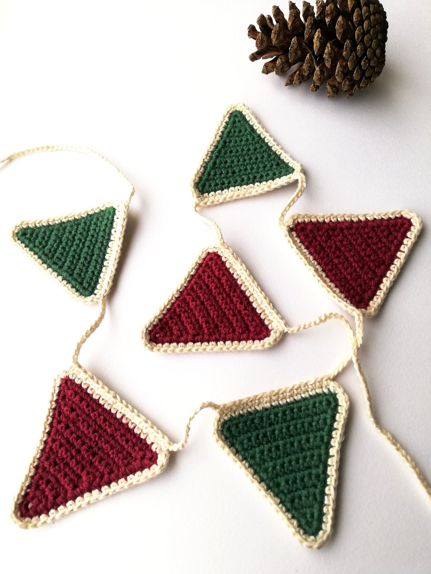 Crochet pattern: Christmas garland