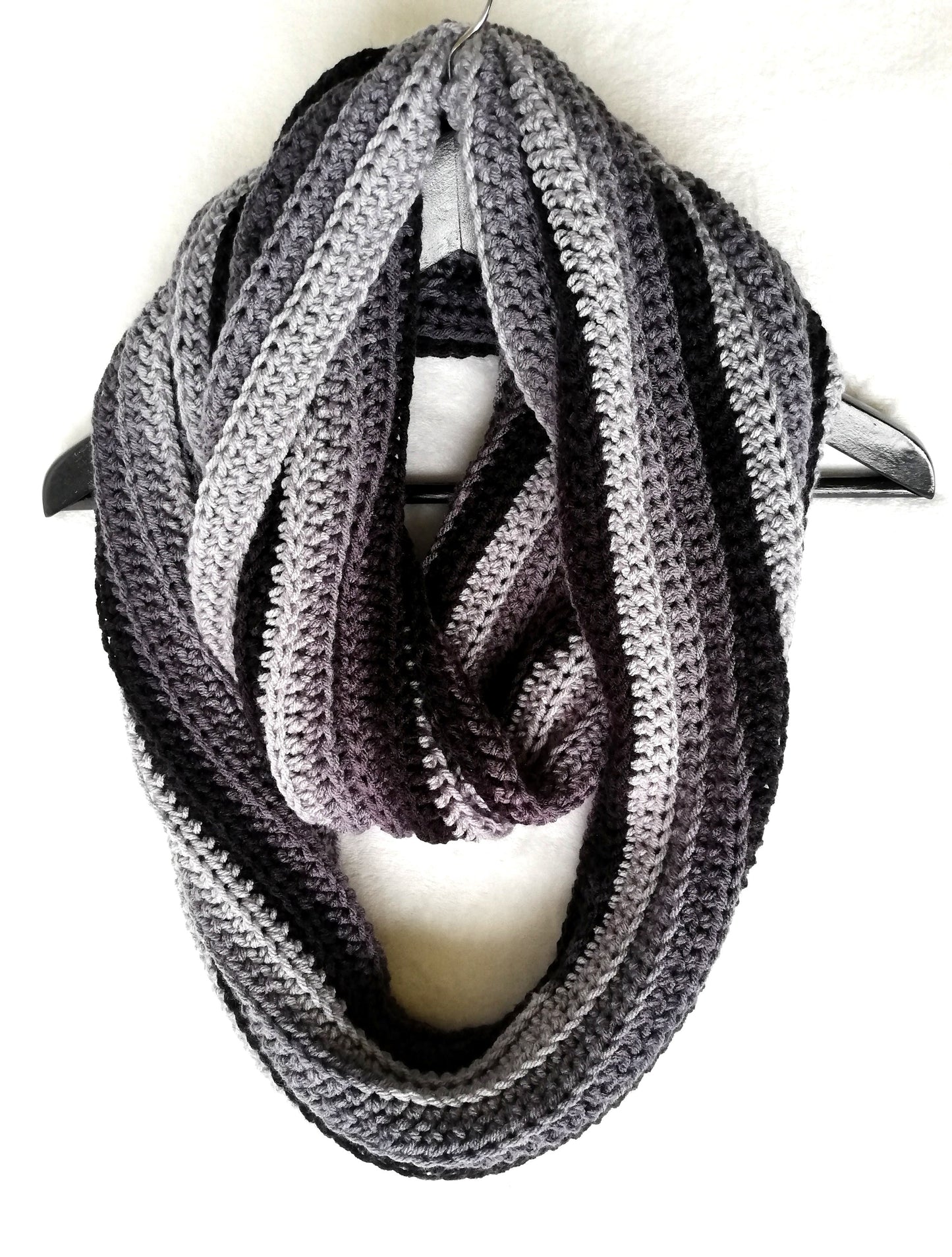 Crochet pattern: chunky infinity scarf