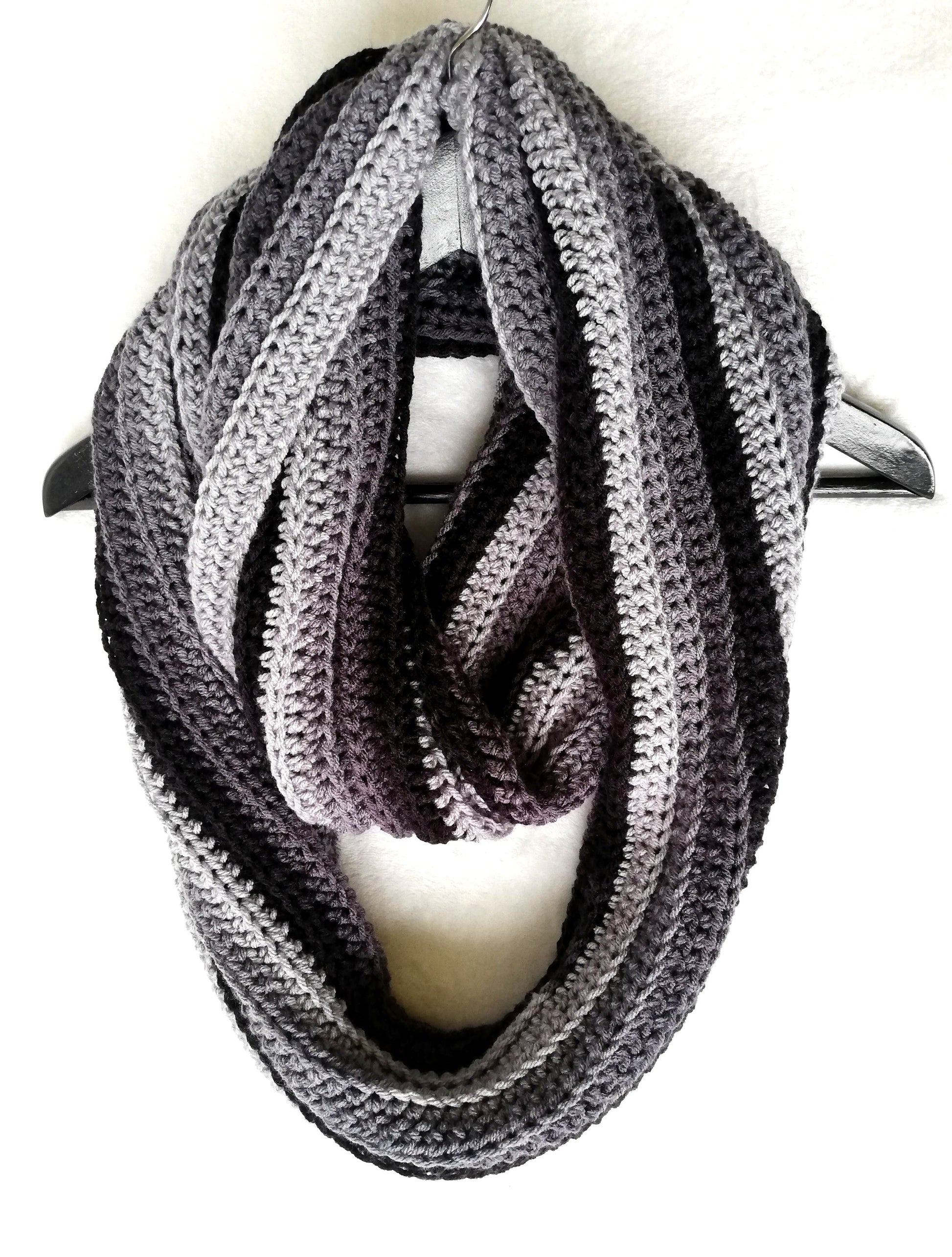 Crochet pattern: chunky infinity scarf