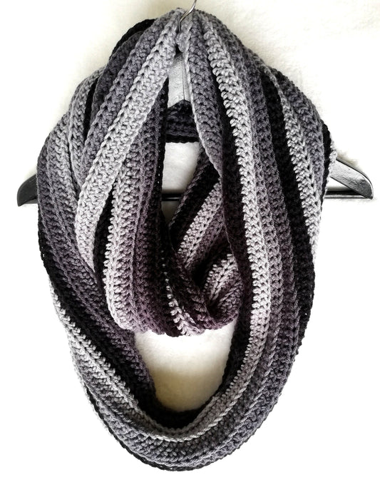 Crochet pattern: chunky infinity scarf