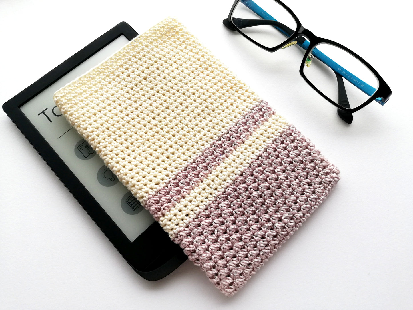 Crochet eReader case Trinity