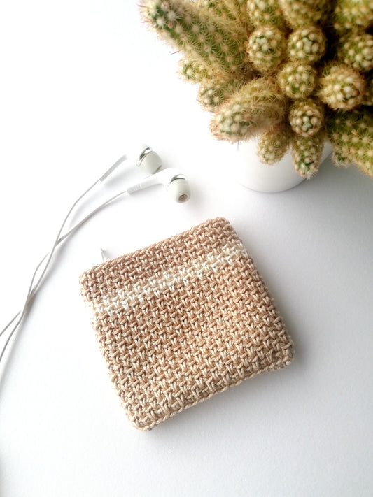 Crochet zipper pouch for headphones Emma