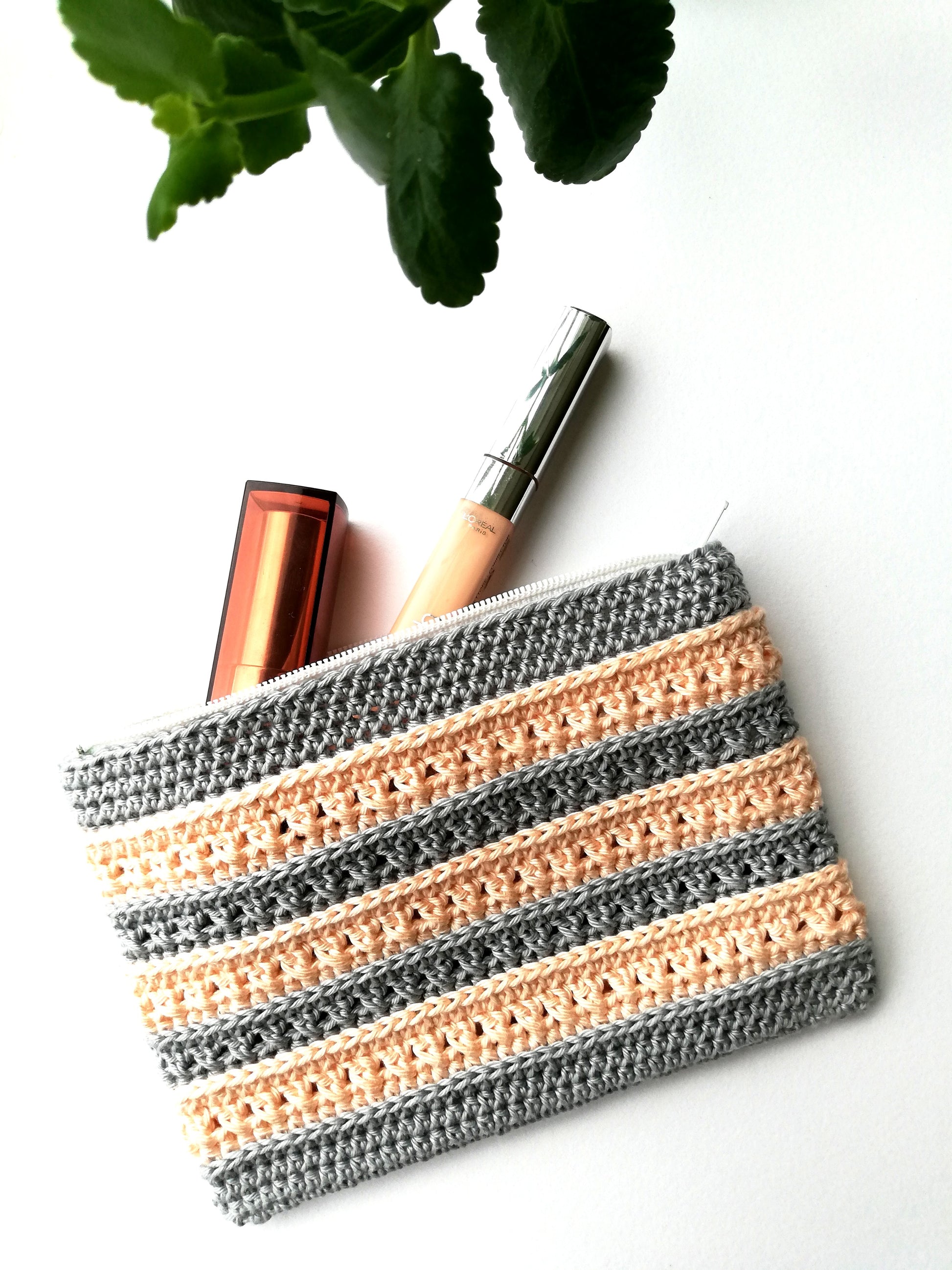 Crochet pattern: cross stitch zipper pouch