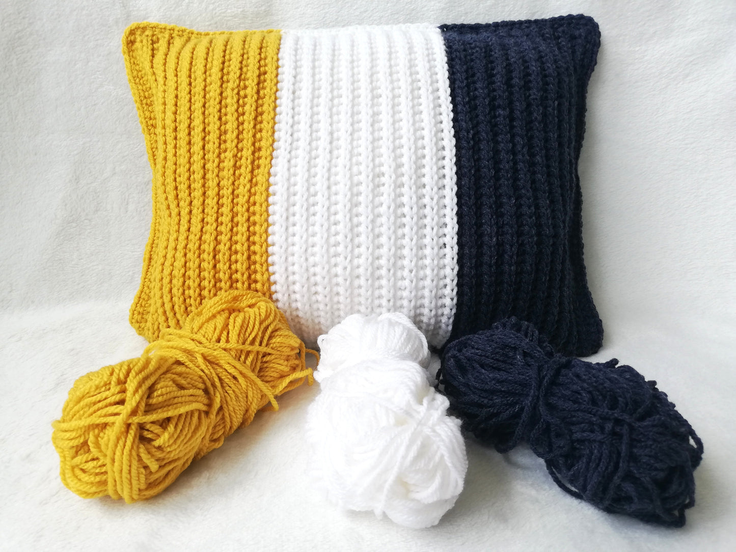 Easy three color pillow