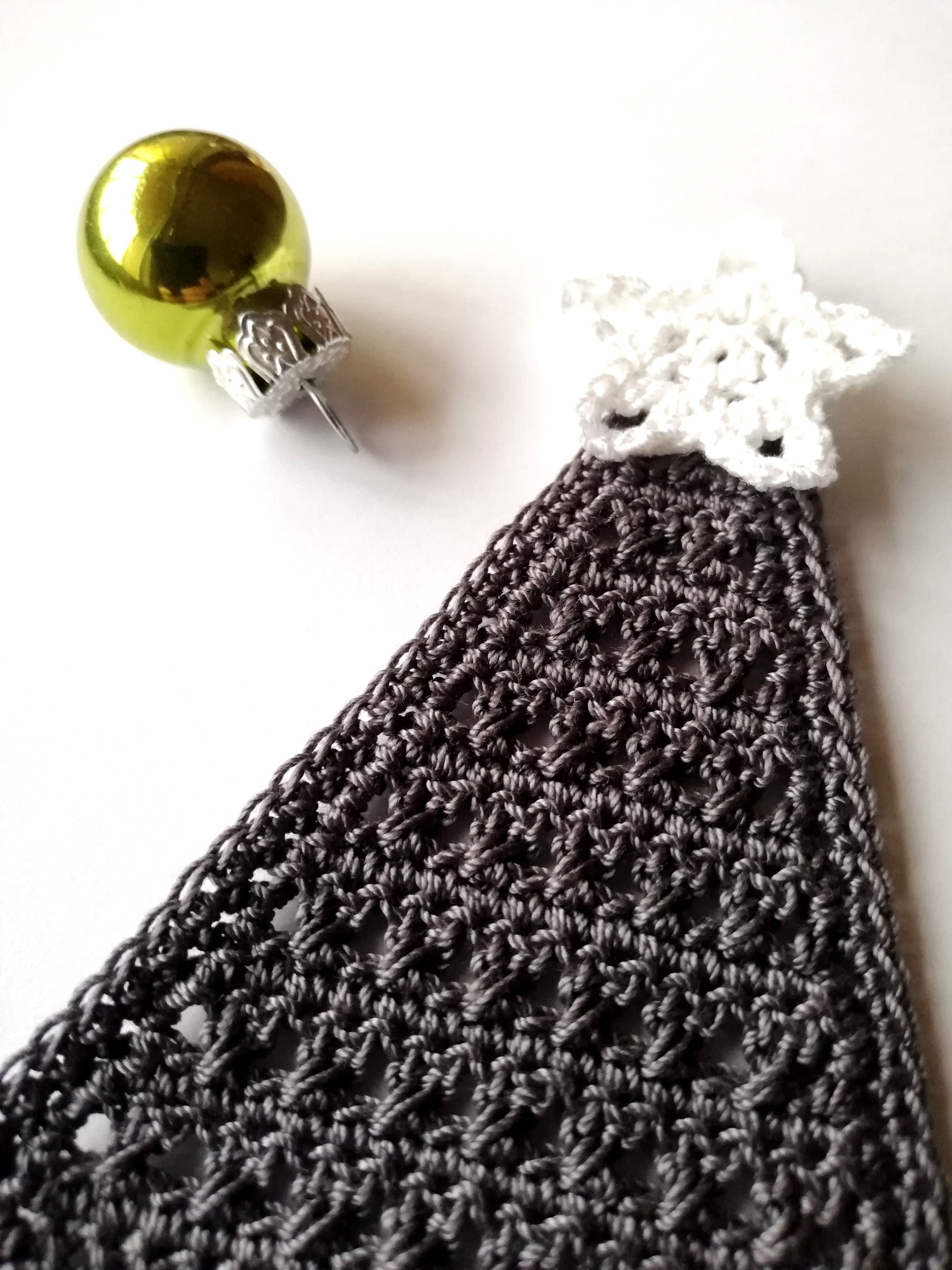 Crochet pattern: cross stitch Christmas tree