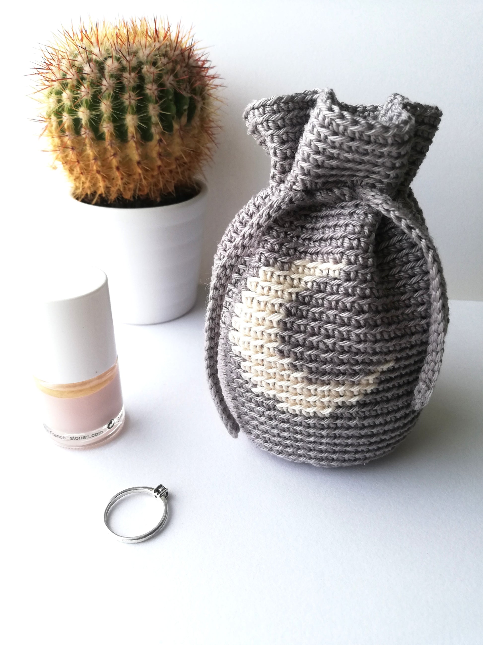 Crochet drawstring bag Yoga Om symbol - Nordic Hook - Free pattern