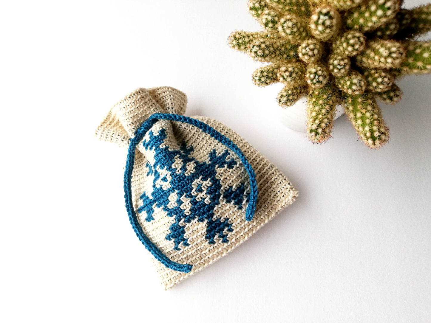 Tapestry crochet drawstring bag Snowflake