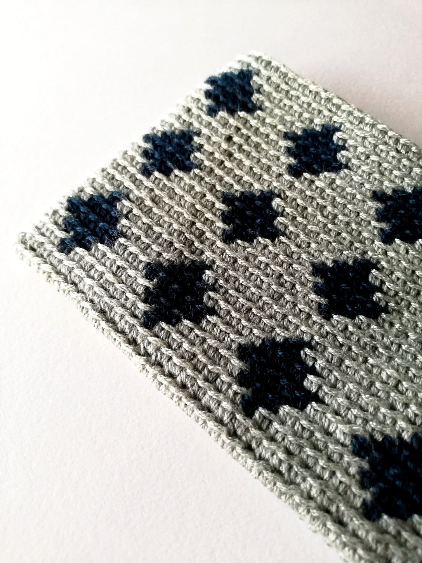 Monedero con zipper en crochet tapestry Diamantes azules