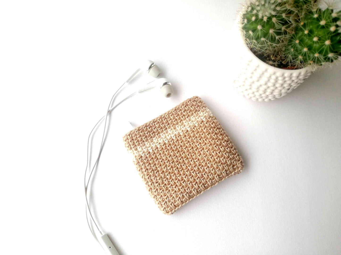 Crochet zipper pouch for headphones Emma