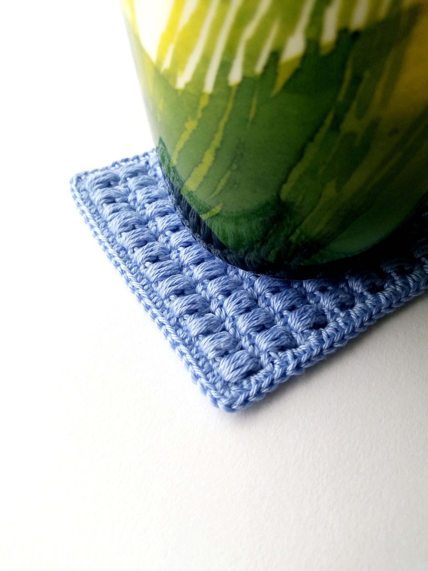 Aligned puff stitch coaster