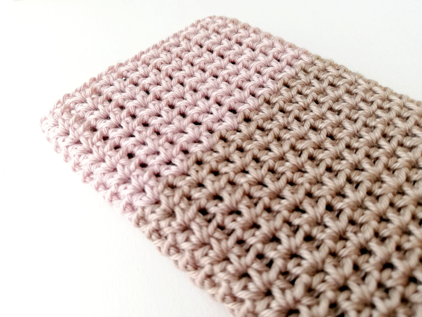 Crochet phone case Amelia