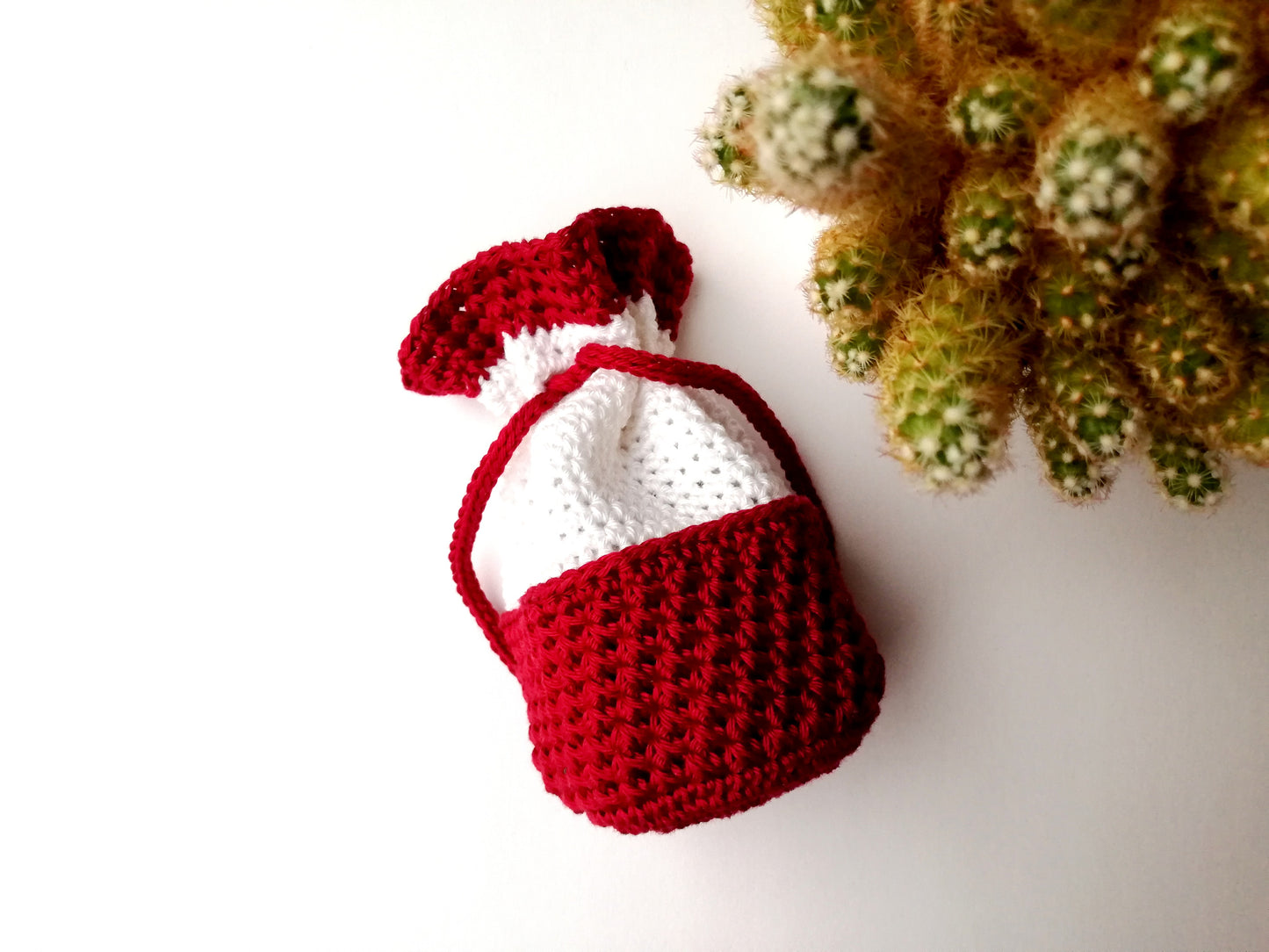 Crochet drawstring bag Ruby