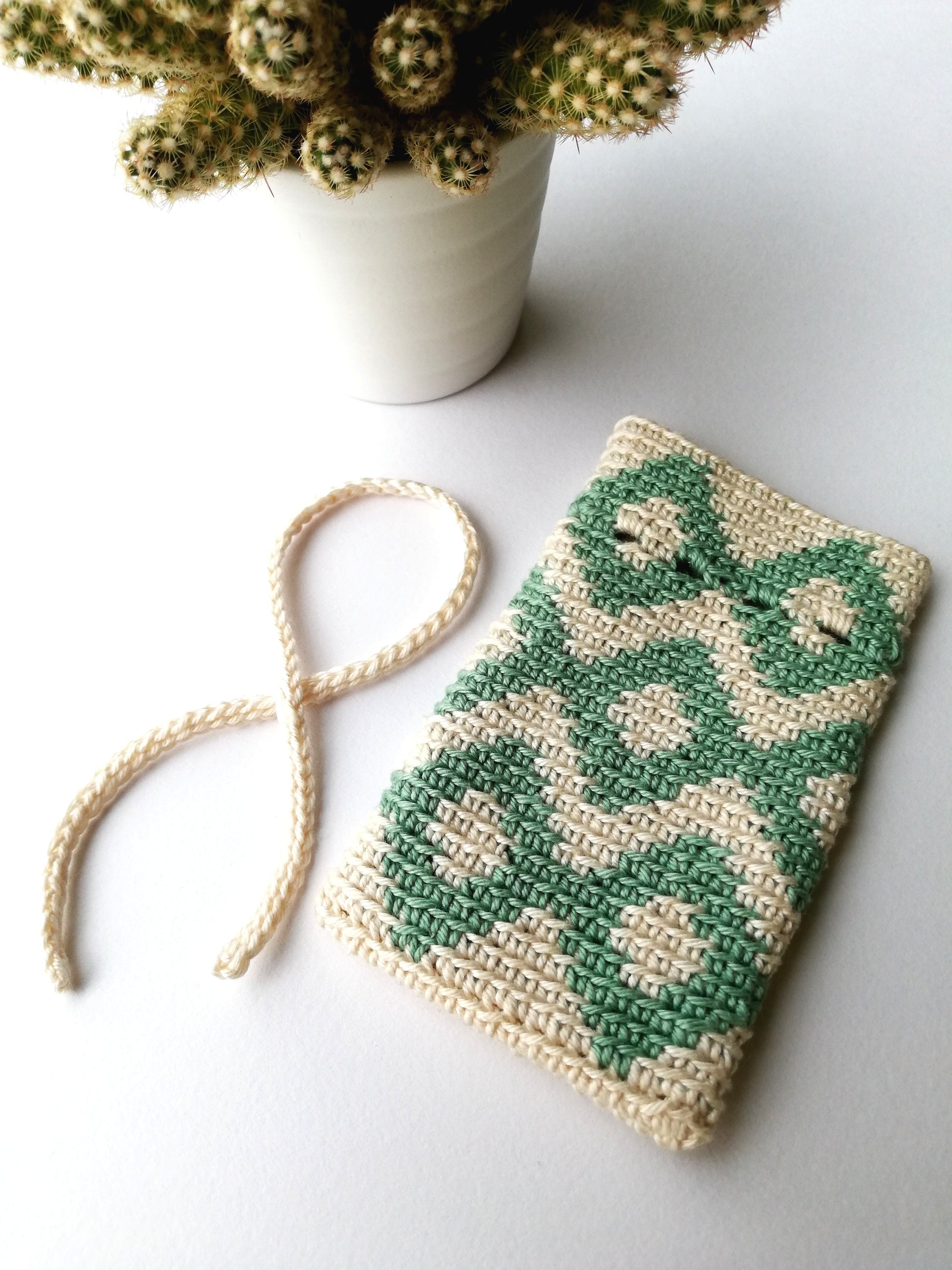 Crochet pattern: mini green diamond bag