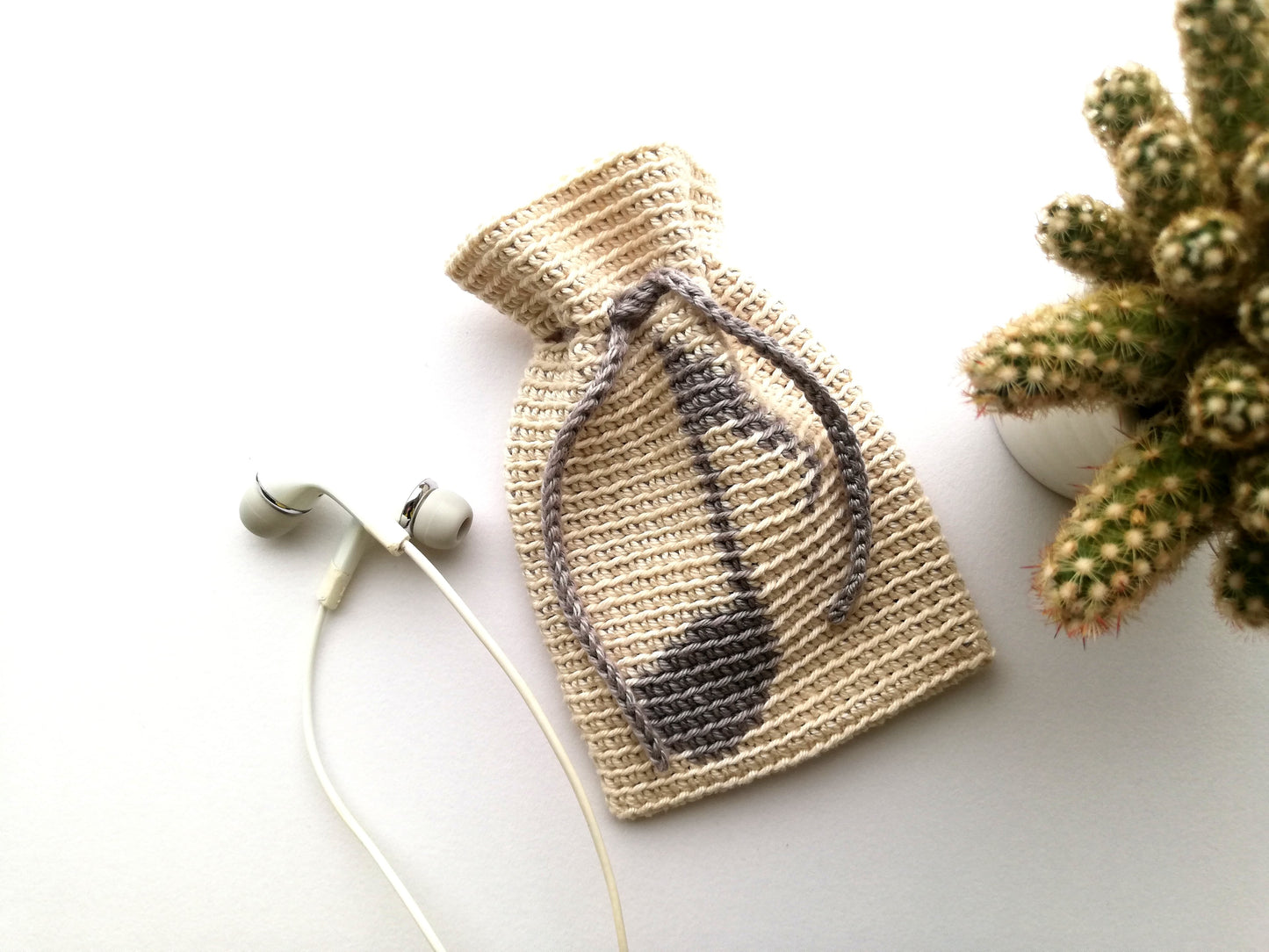 Pattern bundle: four tapestry crochet drawstring bags