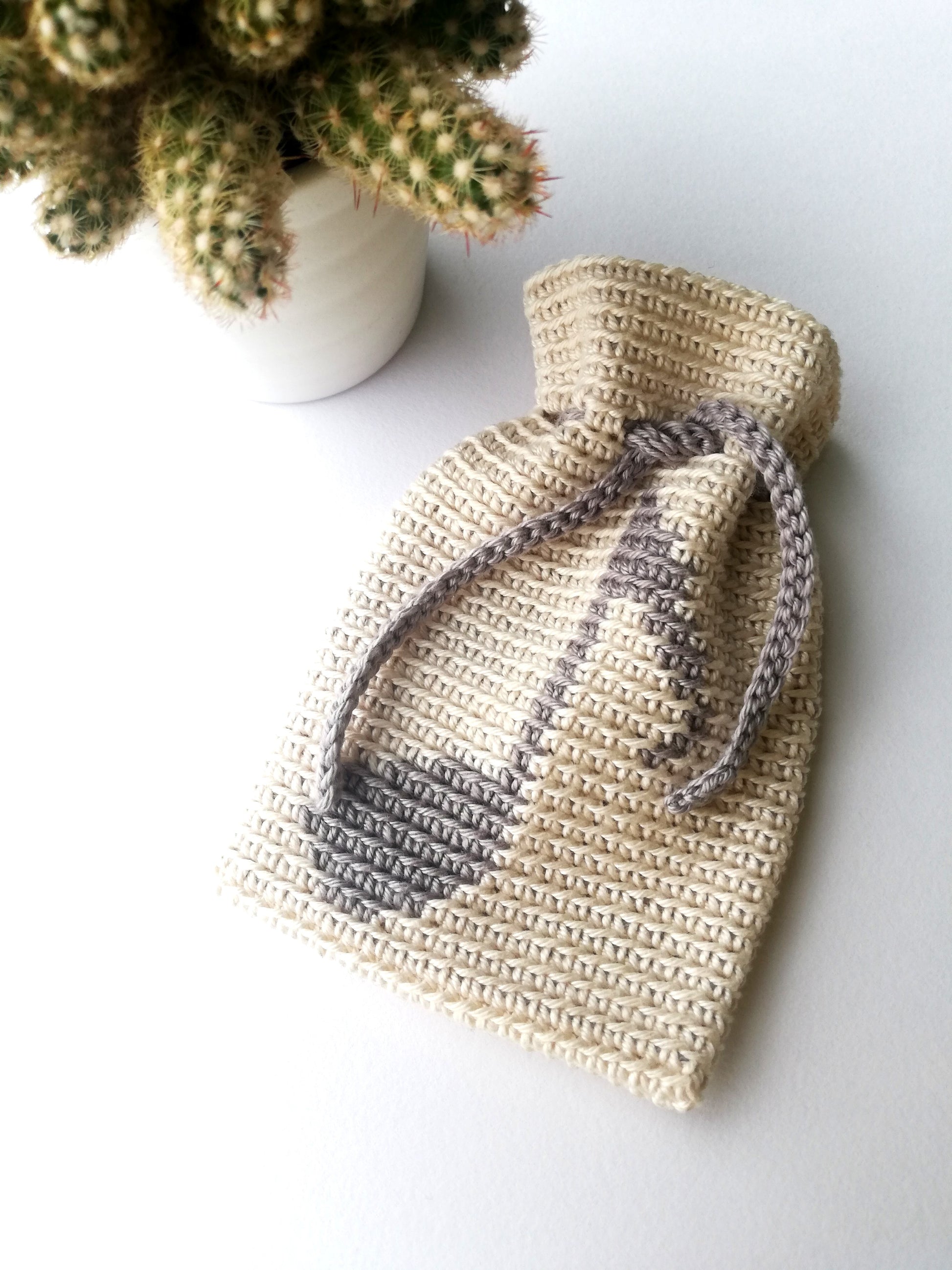 Crochet drawstring bag Yoga Om symbol - Nordic Hook - Free pattern