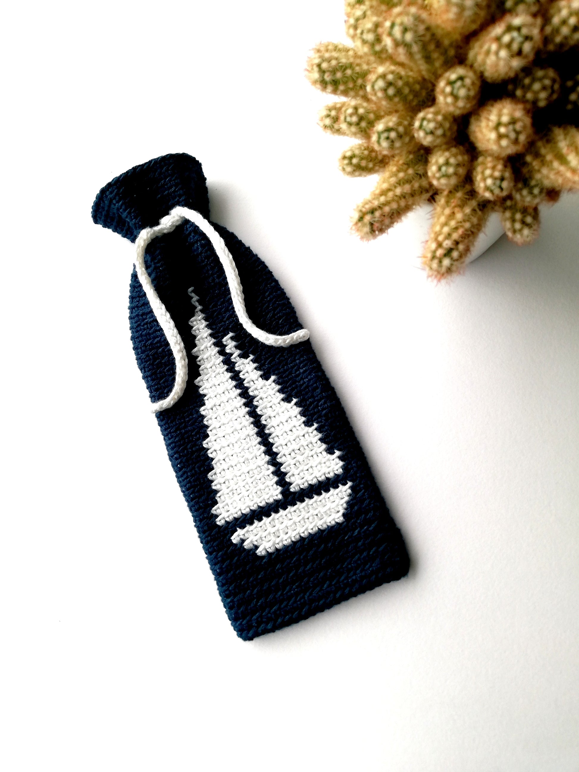 Tapestry crochet bag with a sailboat