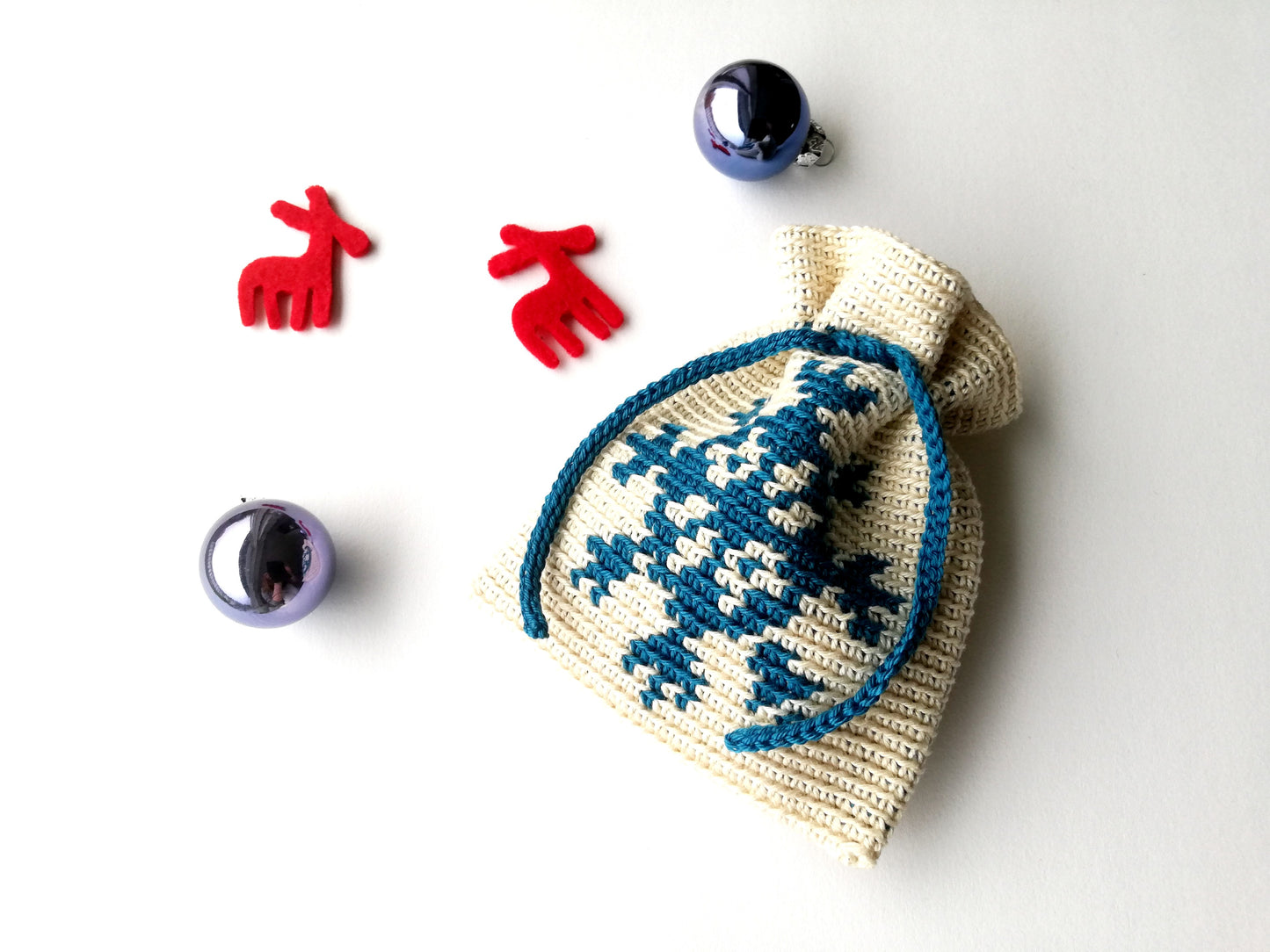 Tapestry crochet drawstring bag Snowflake