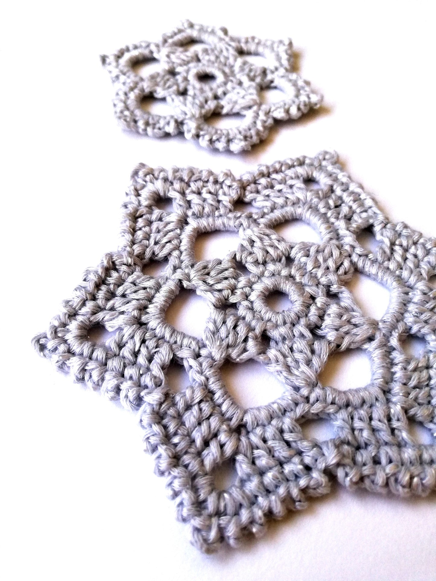 Crochet pattern: snowflakes 2