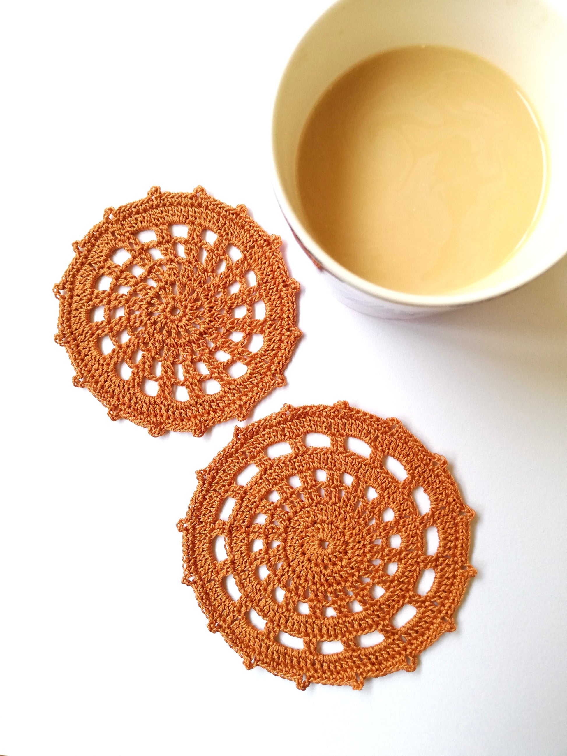 Crochet pattern: spider coasters