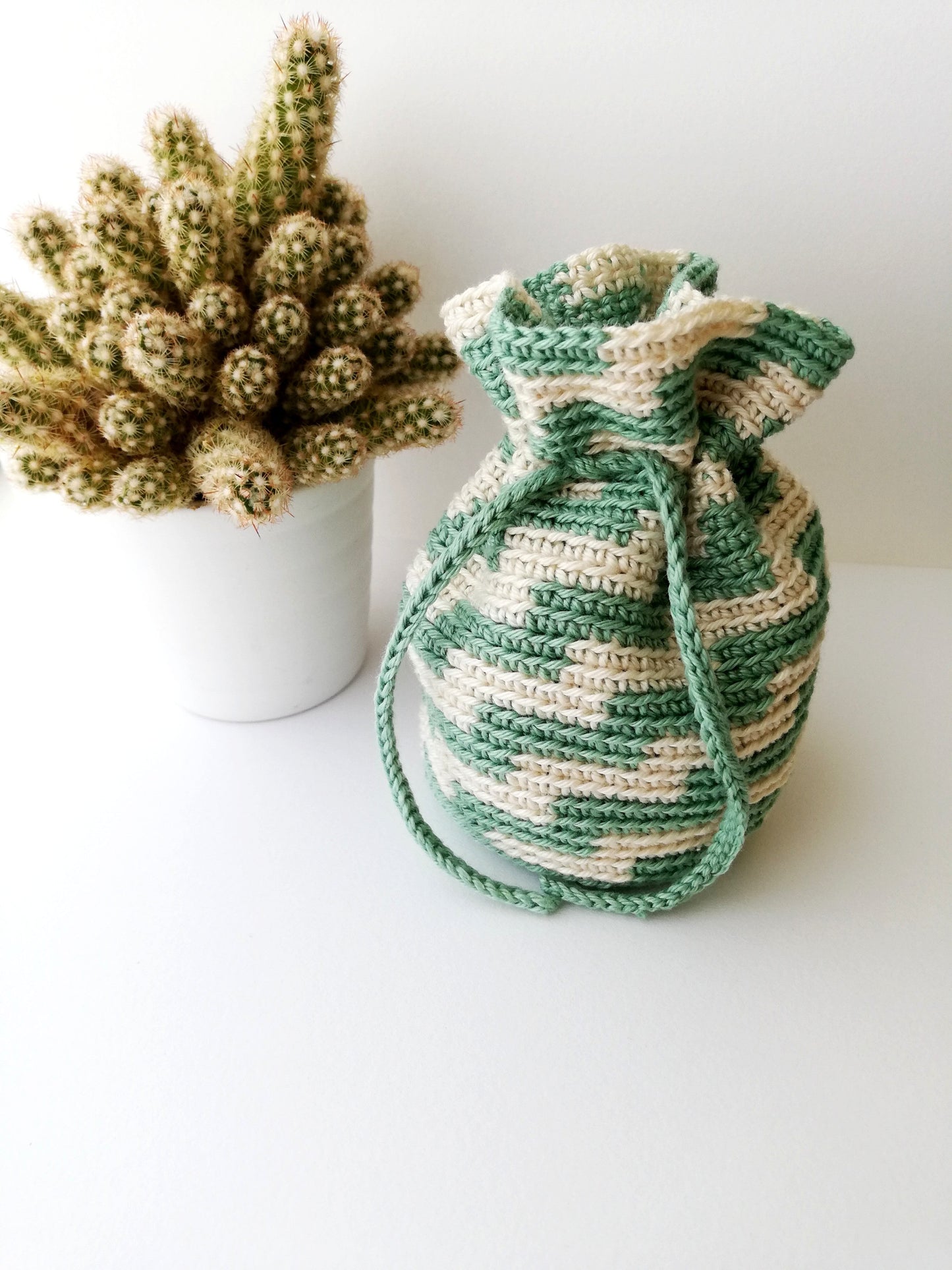 Steps crochet drawstring bag