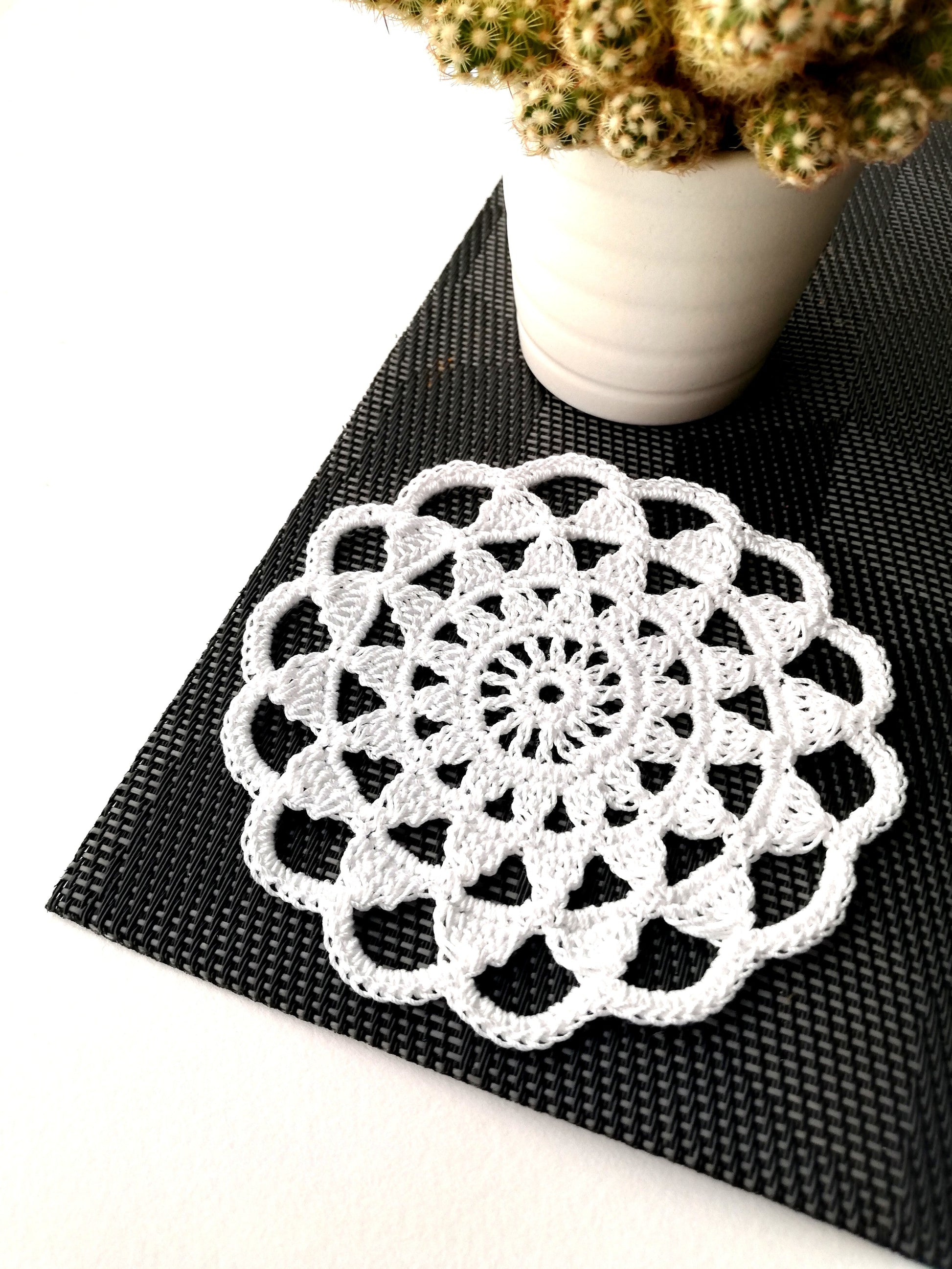 Crochet pattern: winter coaster