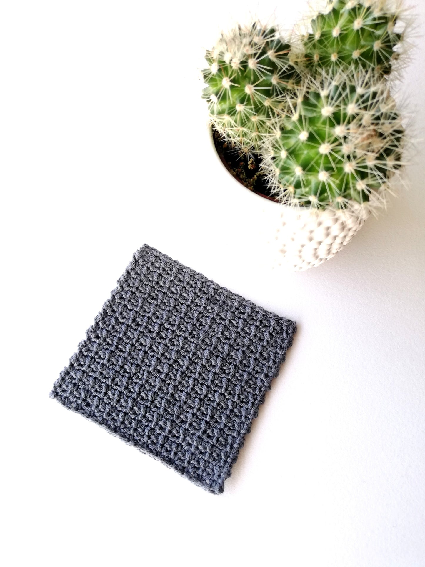 Simple single crochet mesh stitch coaster